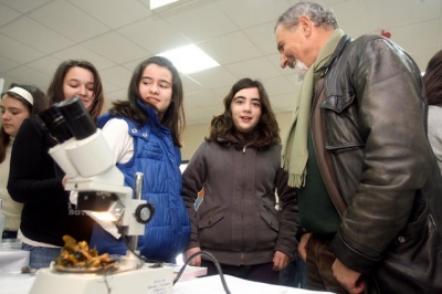 O comité científico comeza a visitar os centros